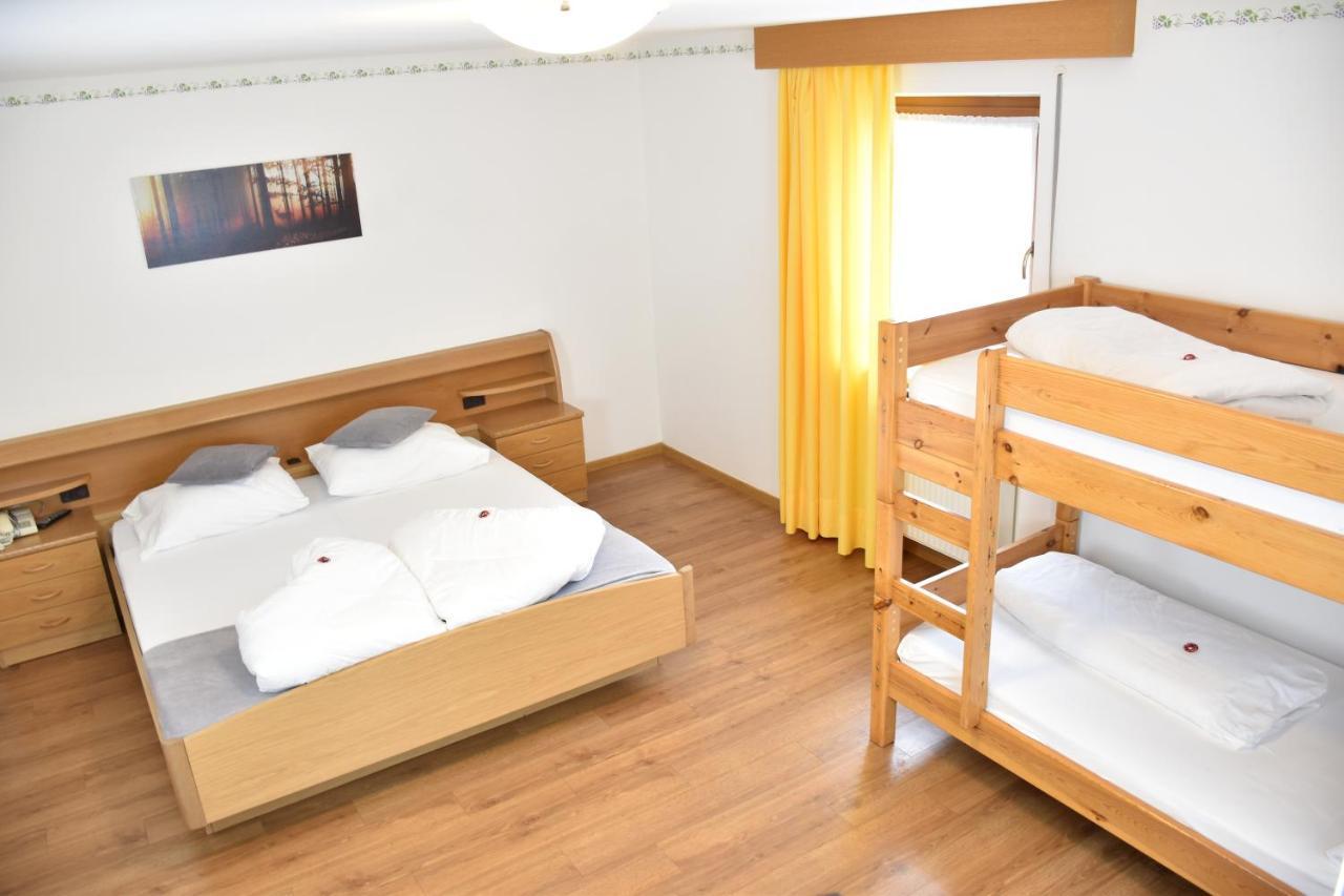 Almhotel Bergerhof Sarentino Buitenkant foto