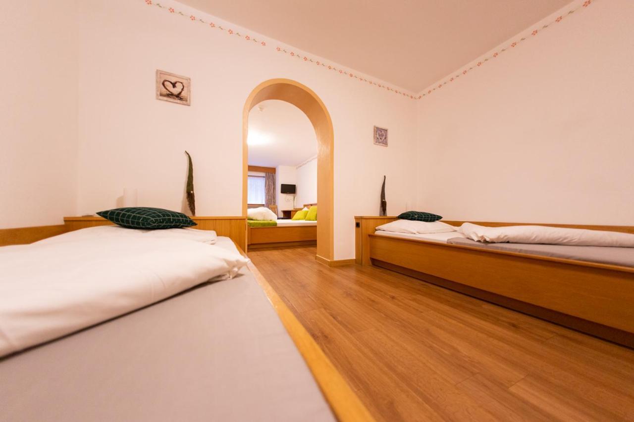 Almhotel Bergerhof Sarentino Buitenkant foto