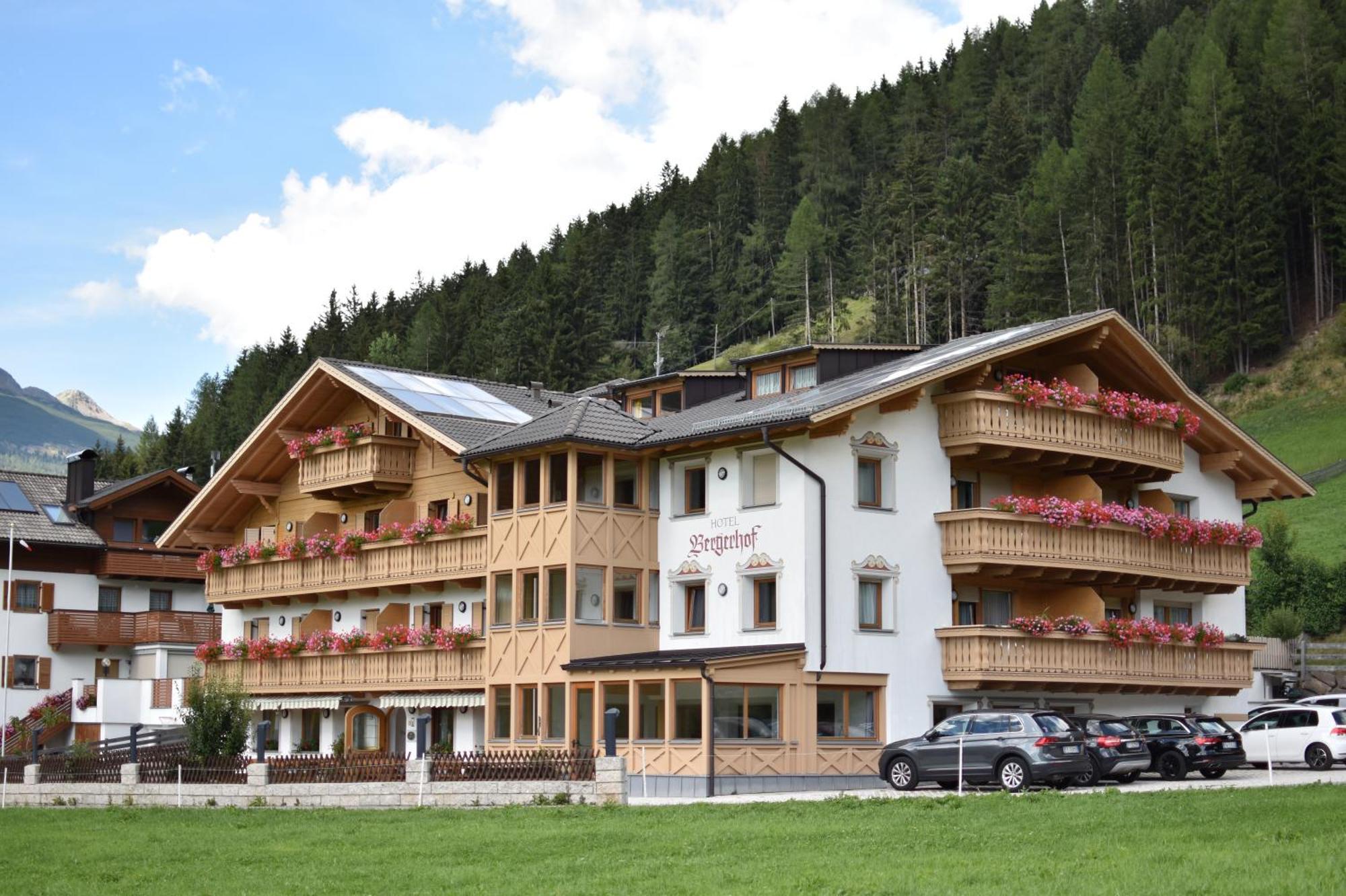 Almhotel Bergerhof Sarentino Buitenkant foto